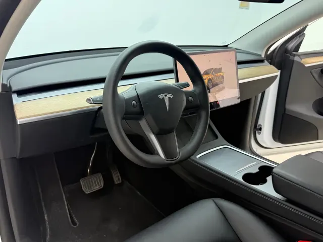 Tesla Model Y — Фото автомобиля 5