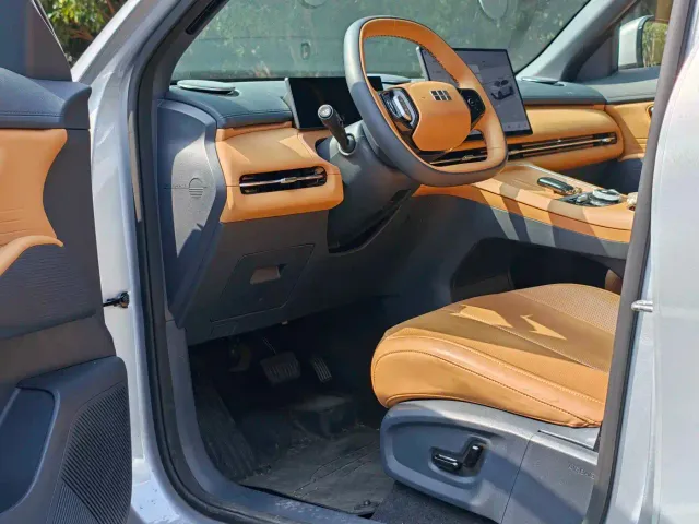 Geely Galaxy Starship 7 EM-i — Фото автомобиля 8