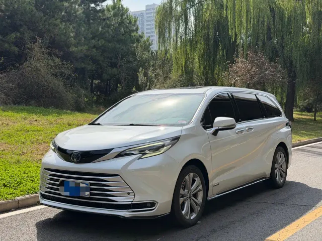 Фотография автомобиля — Toyota Sienna