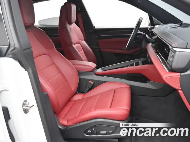Porsche Macan Electric — Фото автомобиля 10