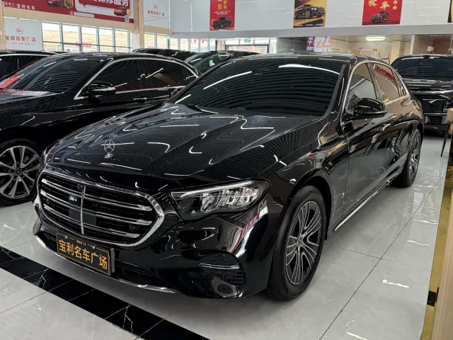 Mercedes-Benz E-Class — Фото автомобиля 3