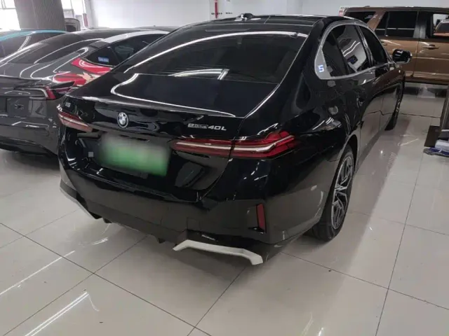 BMW i5 — Фото автомобиля 6