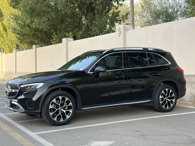 Фотография автомобиля — Mercedes-Benz GLC-Class