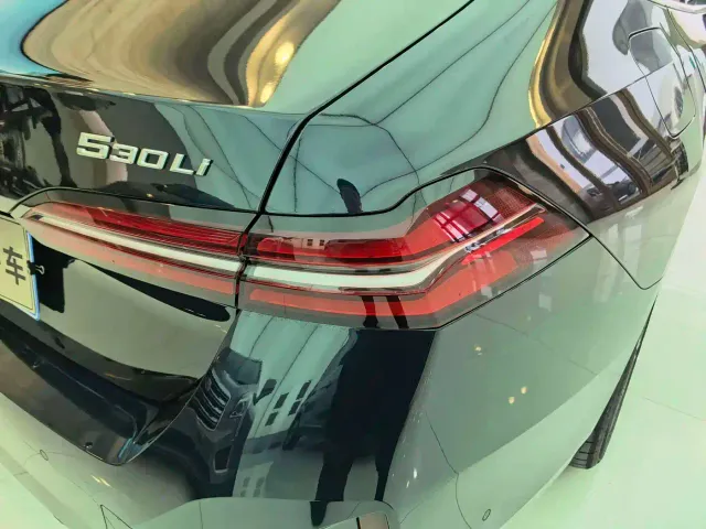 BMW 5 Series — Фото автомобиля 5