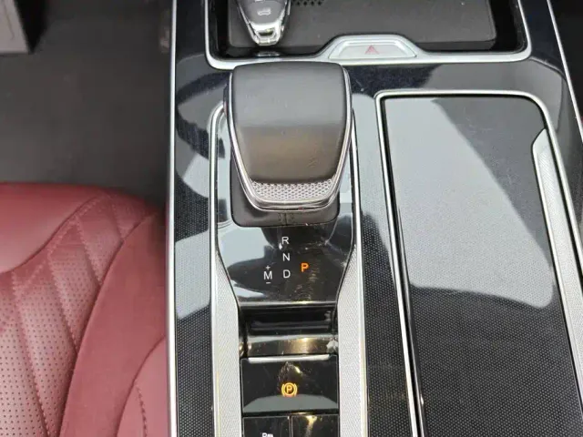 Hongqi HS5 — Фото автомобиля 16