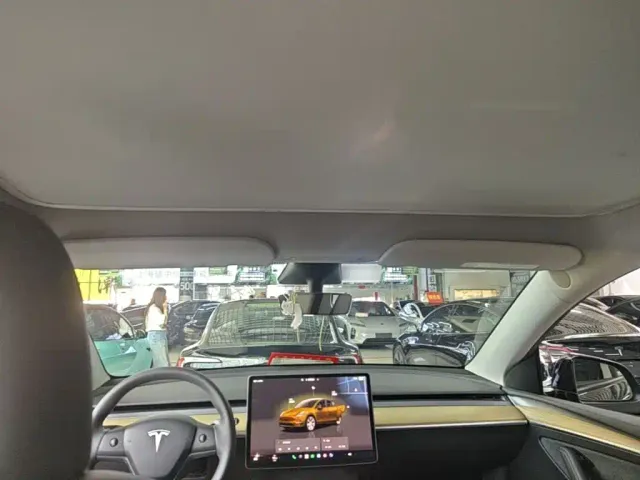 Tesla Model Y — Фото автомобиля 17