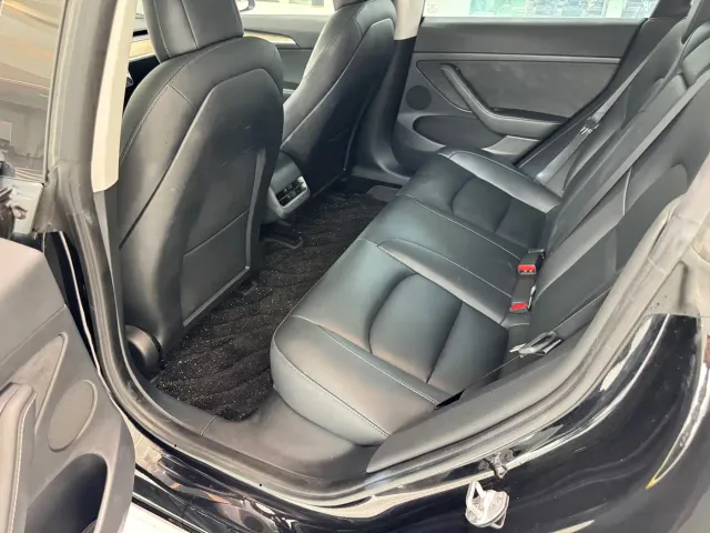Tesla Model 3 — Фото автомобиля 6