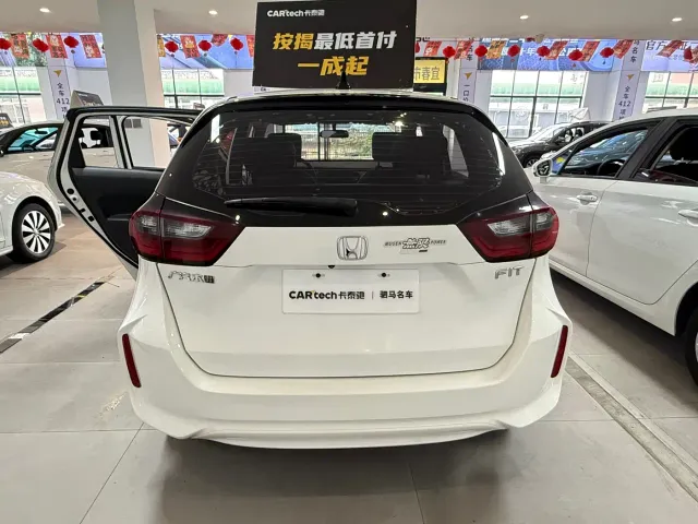 Honda Fit — Фото автомобиля 6