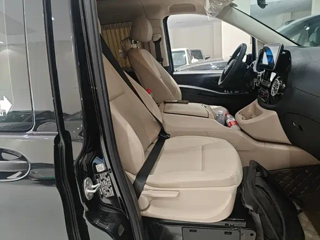 Mercedes-Benz Vito 2021 2.0T Elite 7-Seater — Фото автомобиля 19