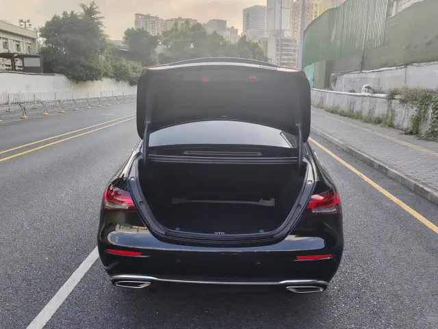 Mercedes-Benz E-Class — Фото автомобиля 21
