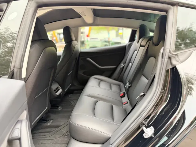 Tesla Model 3 — Фото автомобиля 6