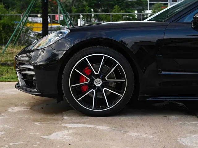 Porsche Panamera — Фото автомобиля 3
