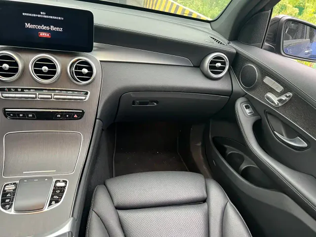 Mercedes-Benz Mercedes-Benz GLC Coupe 2021 GLC 300 4MATIC Coupe SUV — Фото автомобиля 22