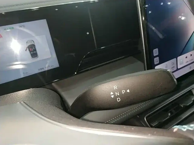 BYD Qin L — Фото автомобиля 13