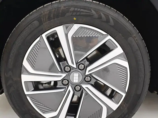 Geely Galaxy Starship 7 EM-i — Фото автомобиля 22