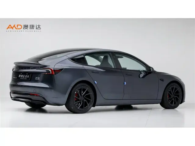Tesla Model 3 — Фото автомобиля 3
