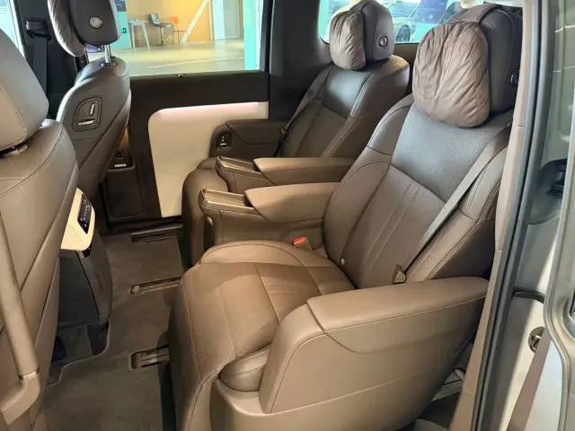 Li Auto MEGA — Фото автомобиля 8