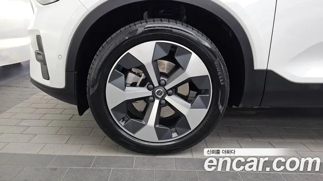 Volvo XC40 — Фото автомобиля 5