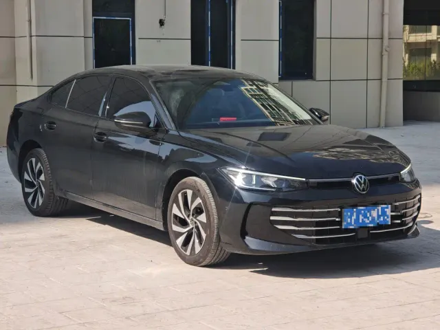 Volkswagen Passat — Фото автомобиля 3