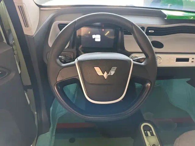 Wuling Hongguang Mini EV — Фото автомобиля 10