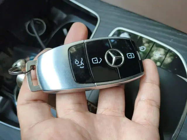 Mercedes-Benz E-Class — Фото автомобиля 9