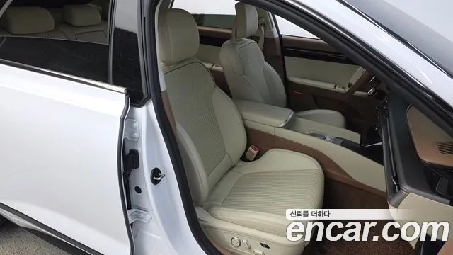 Hyundai Grandeur Grandeur (GN7) 2.5 Бензин 2WD — Фото автомобиля 10