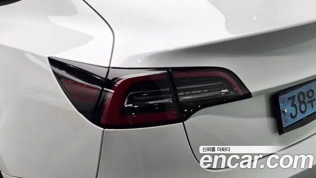 Tesla Model 3 — Фото автомобиля 22