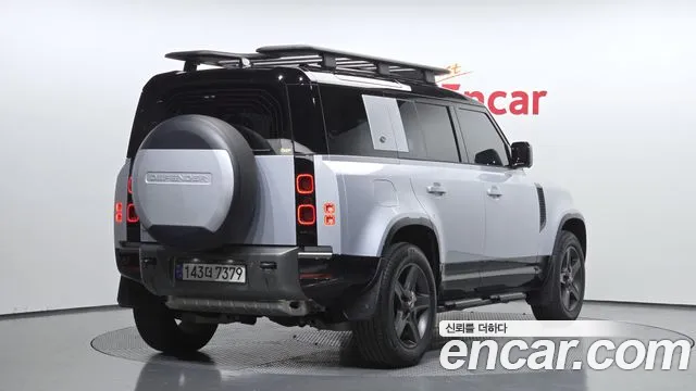 Land Rover Defender Defender (L663) 110 P300 X-Dynamic SE — Фото автомобиля 2