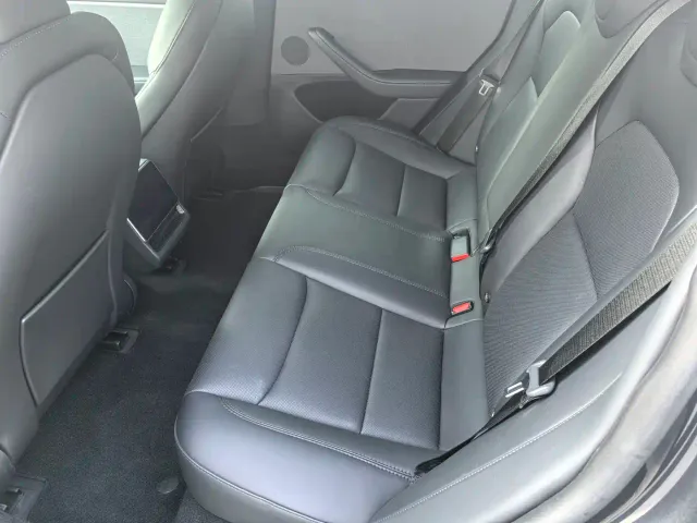Tesla Model 3 — Фото автомобиля 6