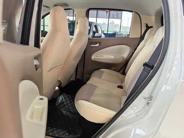 Wuling Motors Hongguang MINIEV 2025 4-Door Premium+ Edition — Фото автомобиля 10