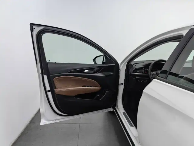 Buick Regal — Фото автомобиля 8