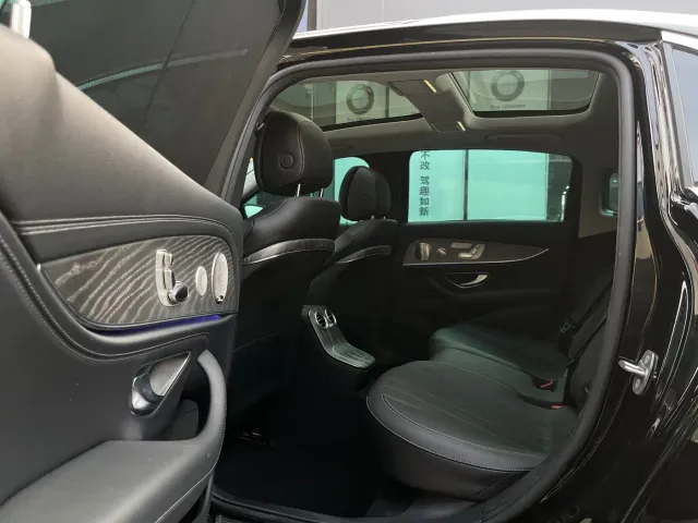 Mercedes-Benz E-Class — Фото автомобиля 11
