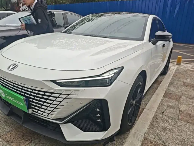 Фотография автомобиля — Changan UNI-V