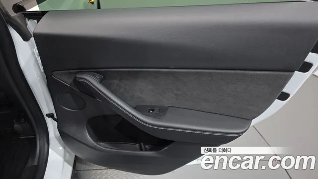 Tesla Model Y — Фото автомобиля 14