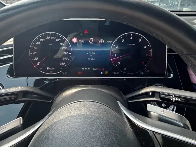 Mercedes-Benz E-Class — Фото автомобиля 11