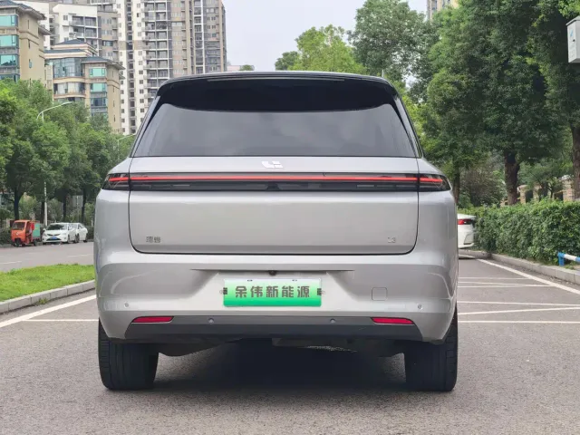 Li Auto L8 — Фото автомобиля 14