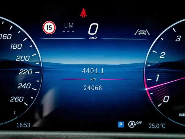 Mercedes-Benz E-Class — Фото автомобиля 10