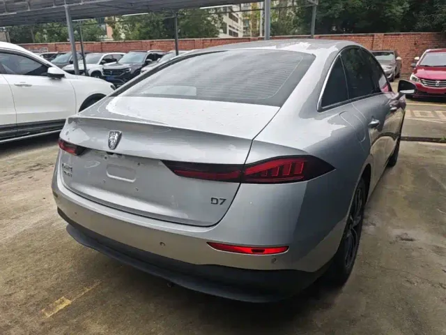 Roewe D7 — Фото автомобиля 6