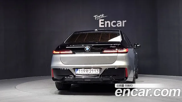 BMW 7-Series 7 серия (G70) 740i sDrive M Sport — Фото автомобиля 4