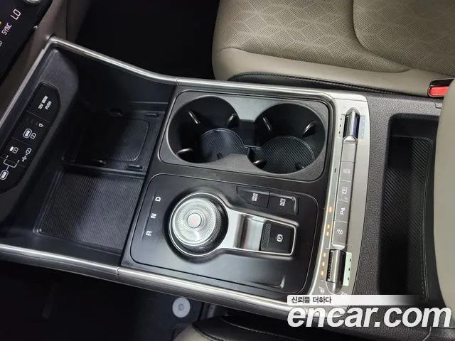 Kia Carnival Generation 4 — Фото автомобиля 12