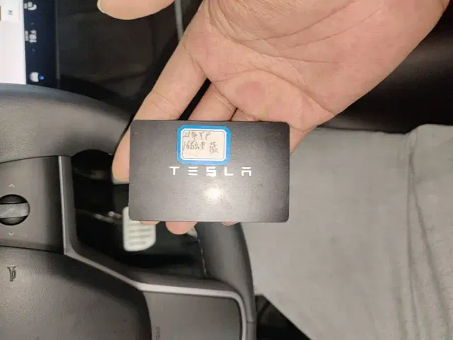 Tesla Model Y 2021 Performance High-Performance AWD — Фото автомобиля 8