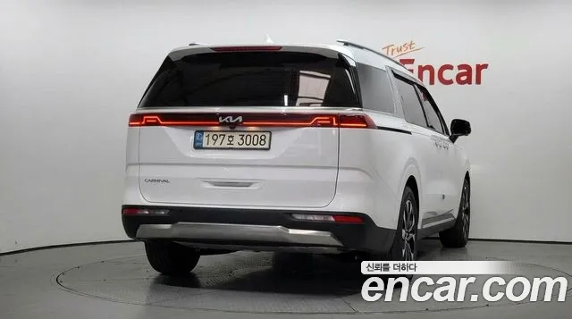 Kia Carnival Generation 4 — Фото автомобиля 4