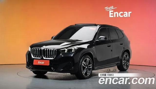 Фотография автомобиля — BMW X1 U11