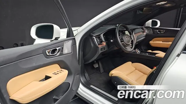 Вольво XC60 — Фото автомобиля 11