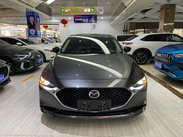 Mazda Axela — Фото автомобиля 2