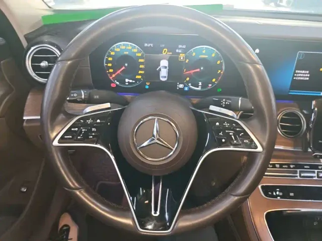Mercedes-Benz E-Class — Фото автомобиля 10