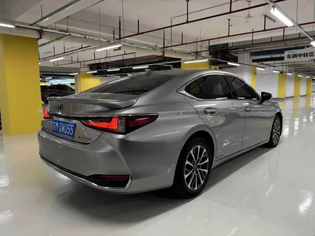Lexus ES — Фото автомобиля 3