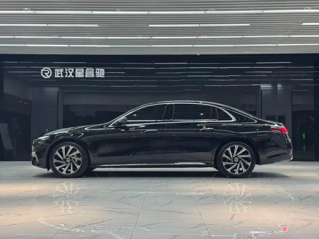 Mercedes-Benz E-Class — Фото автомобиля 4