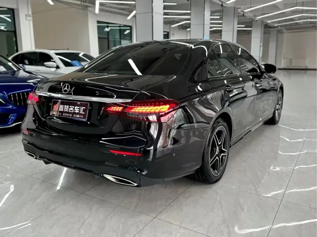 Mercedes-Benz E-Class — Фото автомобиля 4