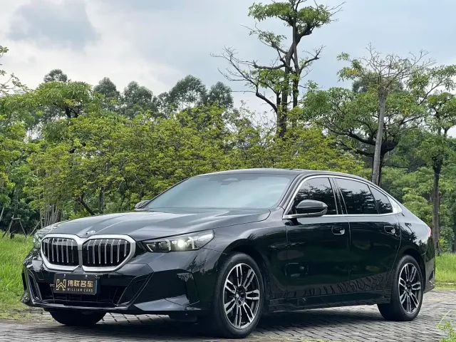Фотография автомобиля — BMW 5 Series
